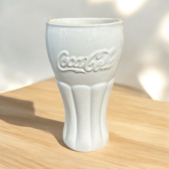 accents-coca-cola-white-glass-ceramic-display-accent-replica-of